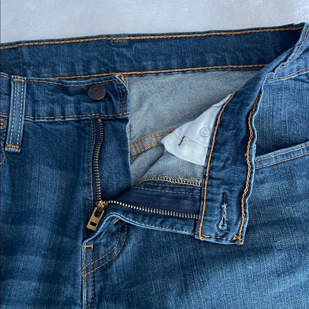 Levi's Classic 559 Men’s Straight Blue Jeans 30x34 - Picture 5 of 10